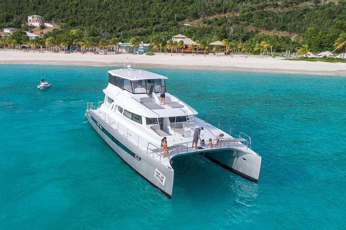 Voyage 650 Power Cat exterior