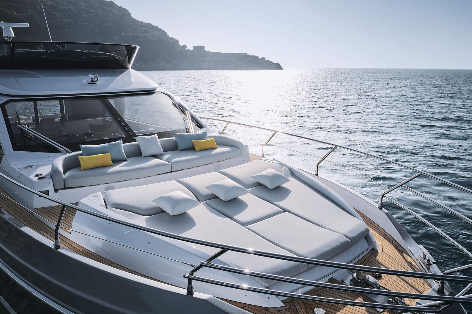 White Azimut 53 Fly deck