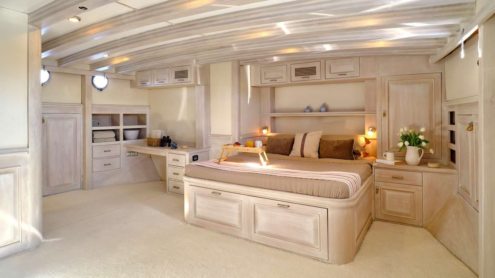 White Pearl cabin