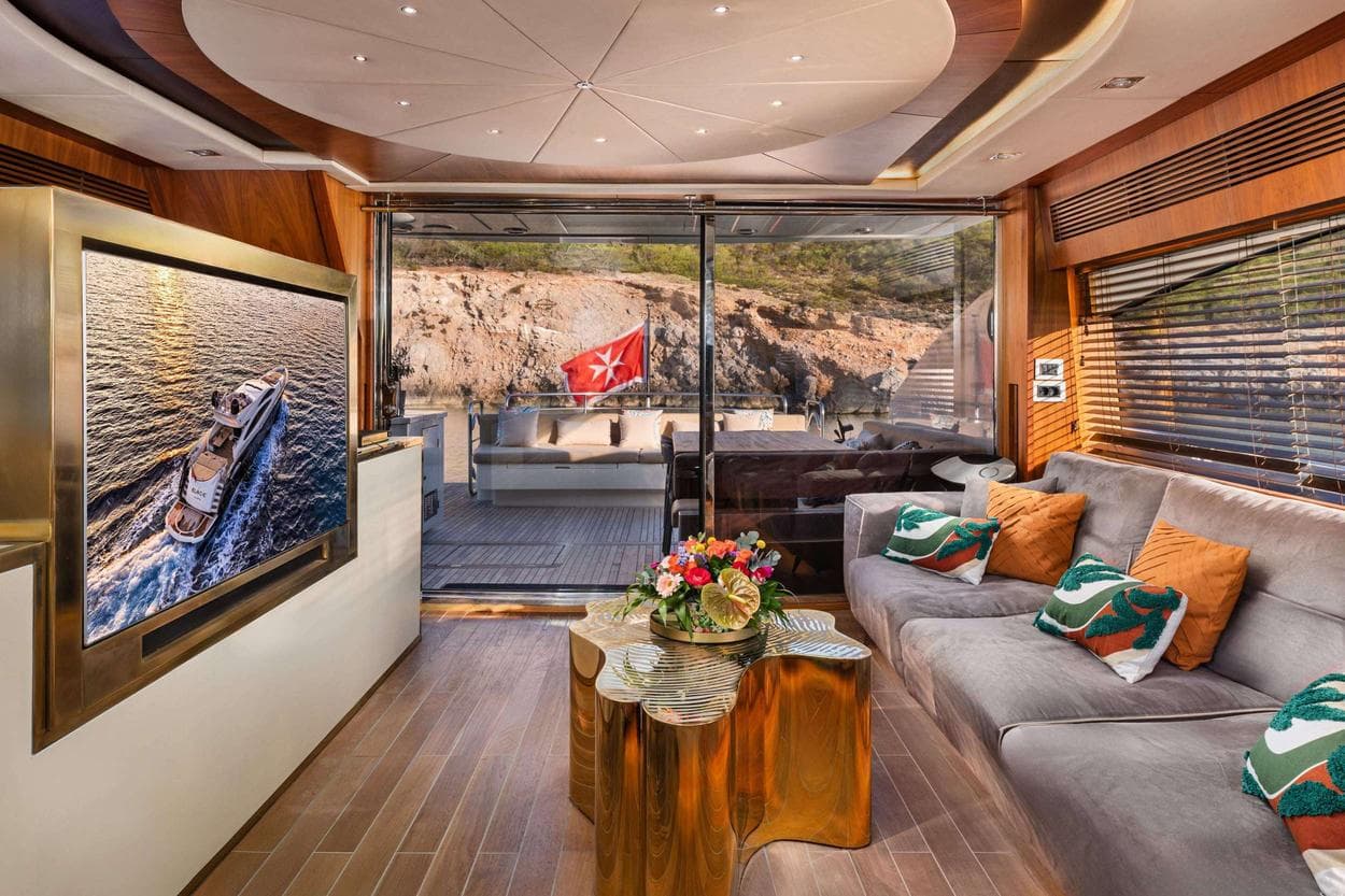 Blade 6 cabin