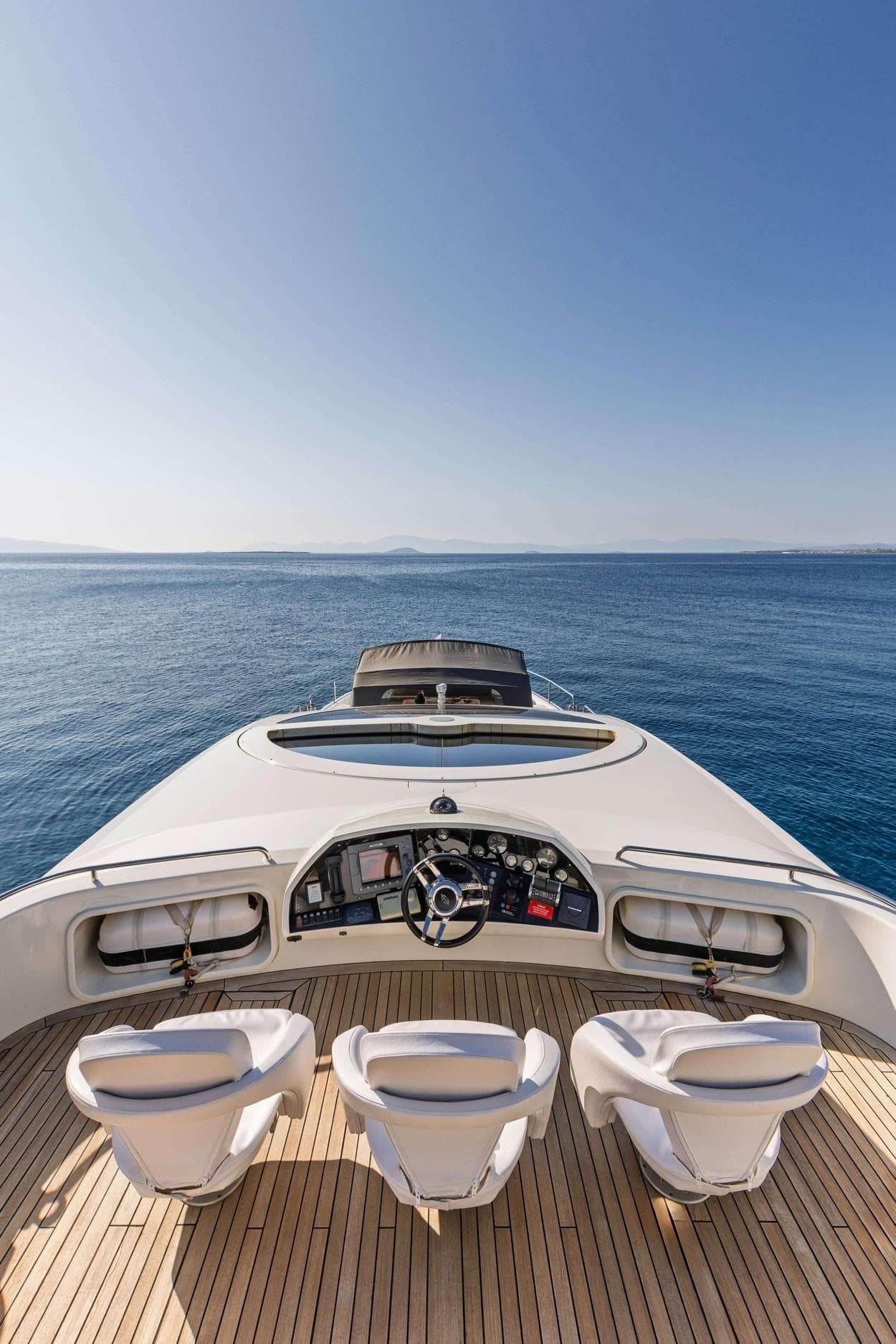 Blade 6 dining