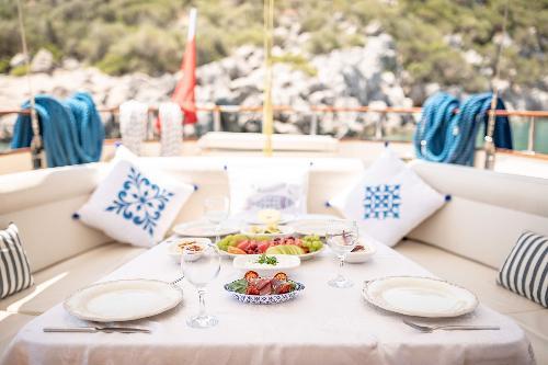 Alfresco Delights: Dining with a View