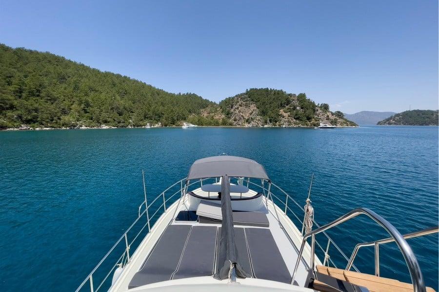 Relax Under the Sun: Unwind Aboard Yacht Pumpkin in Turkey