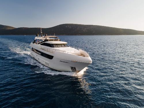 Beautifully Preserved: A Yacht That Gleams with Perfection