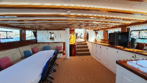 Spacious and Social: The Perfect Yacht for Entertaining