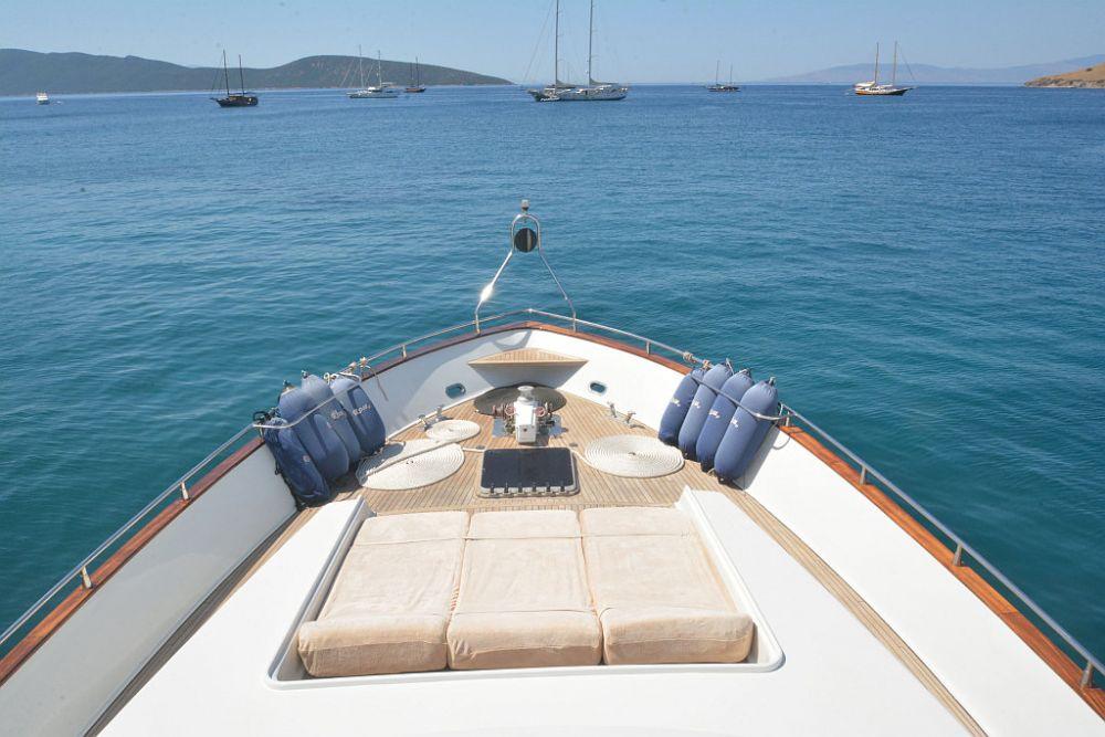 Sun-Kissed Serenity: Relax under the Sun on Yacht Rose 25